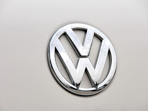 烫金纸在VW标牌上的应用案例